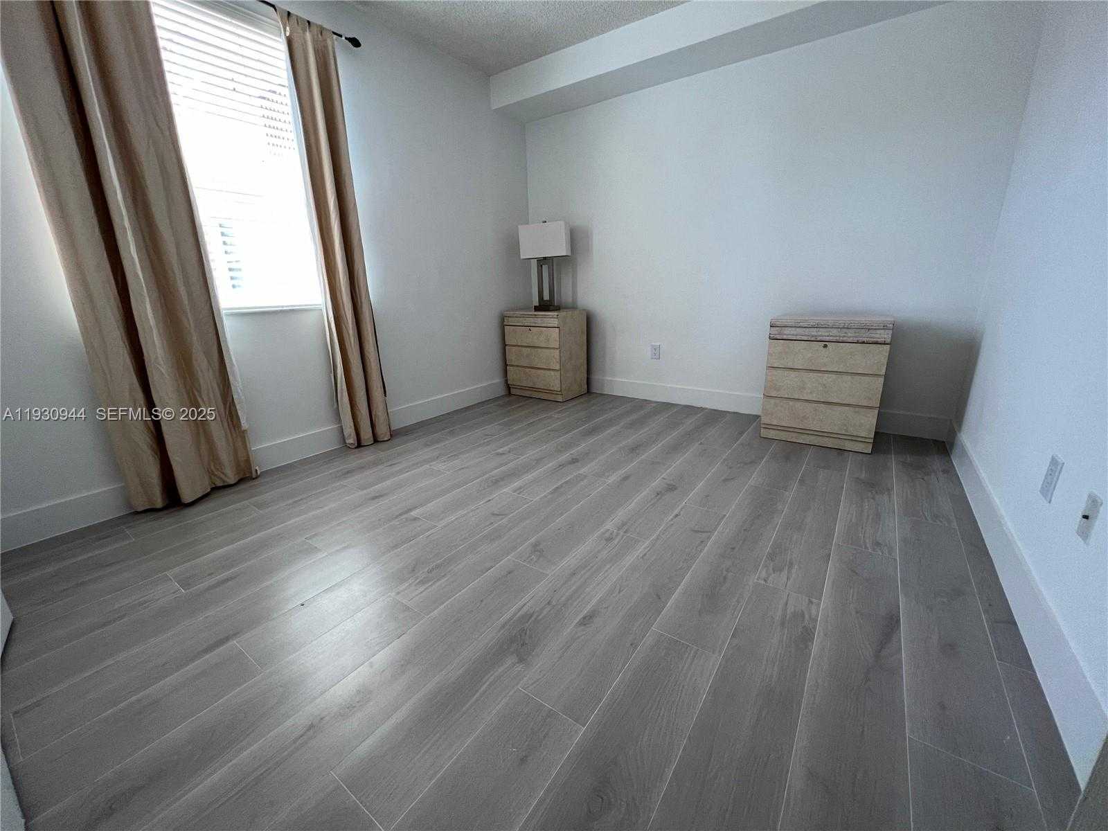 Imagen de Pequeño Objeto