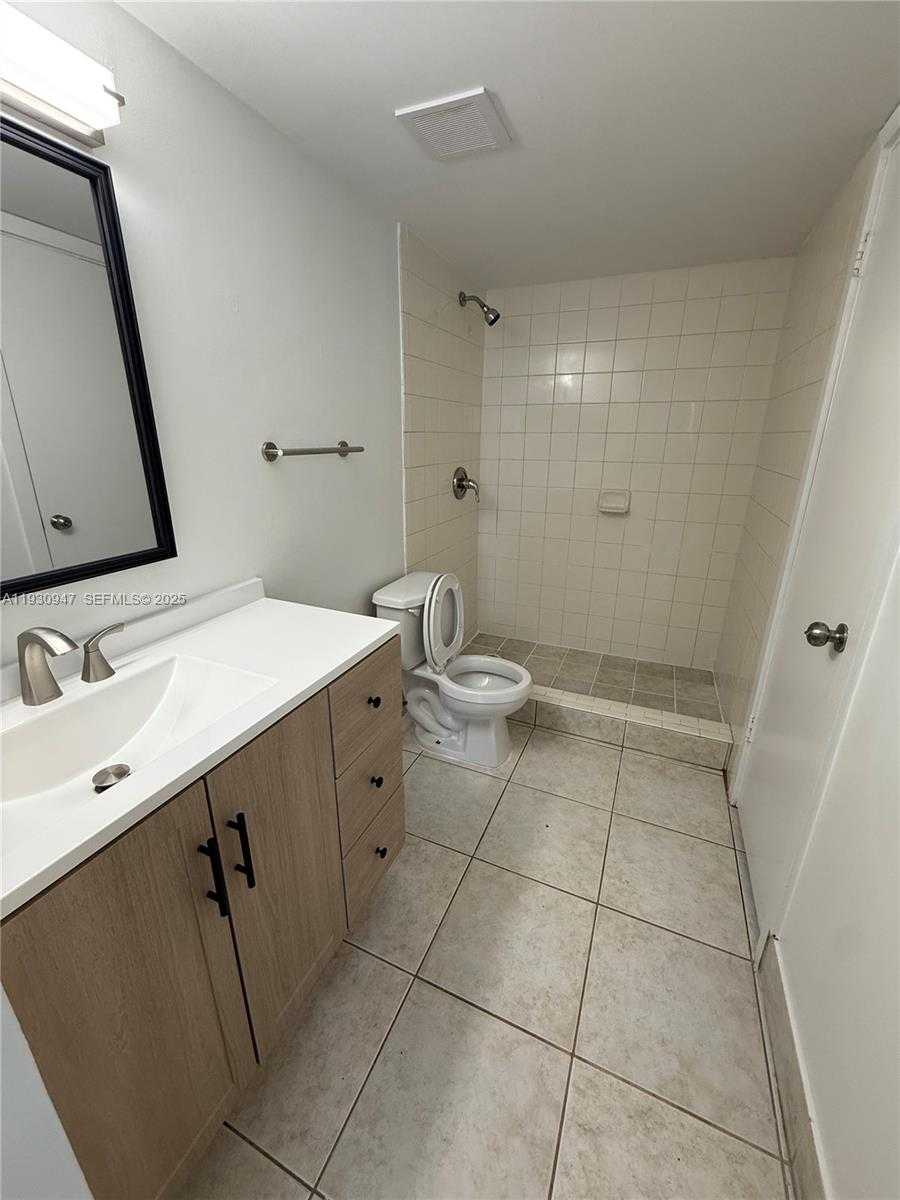 Small Image of 2760 WEST 76TH ST #203, Hialeah Number 5