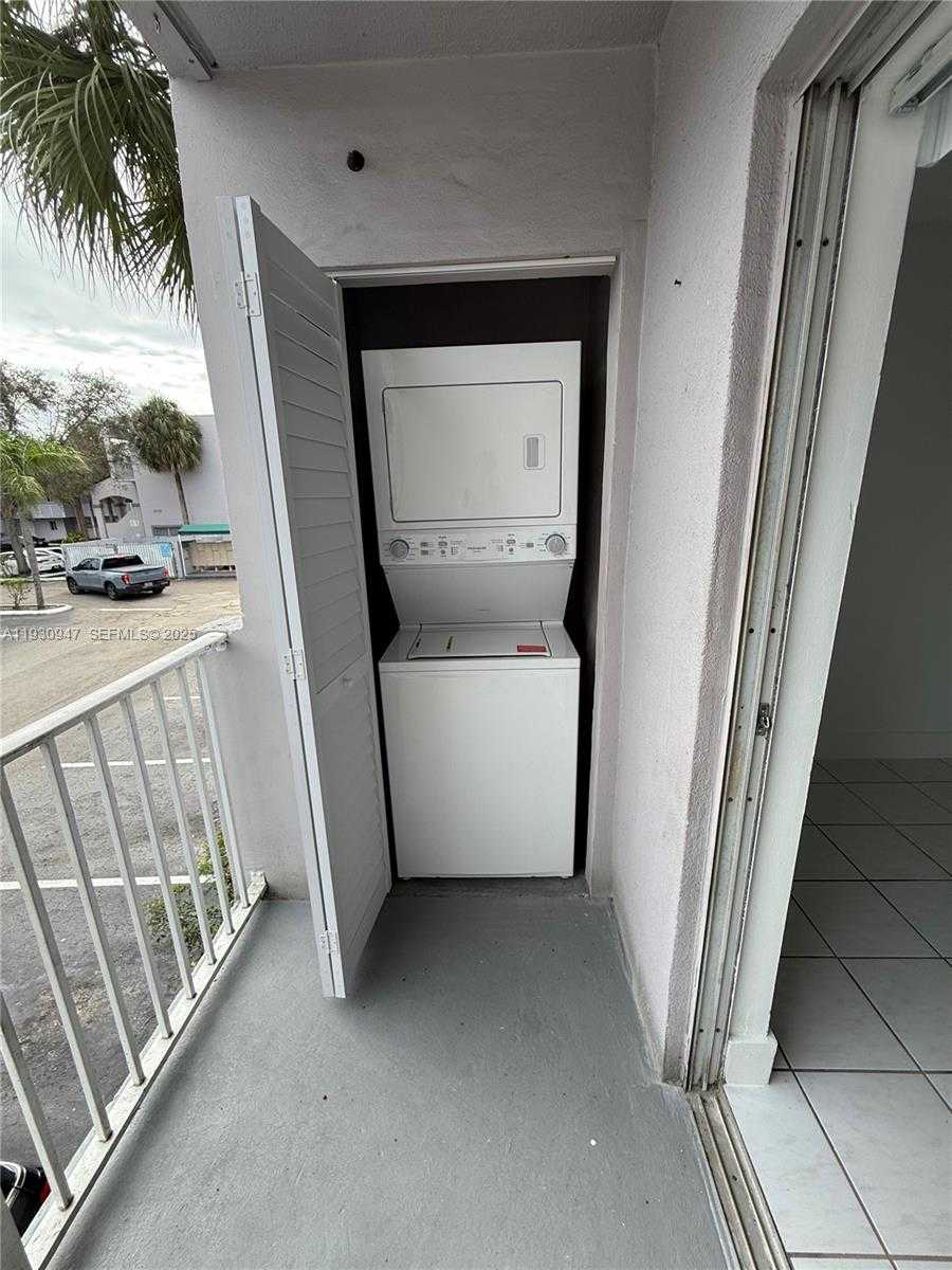 Small Image of 2760 WEST 76TH ST #203, Hialeah Number 8