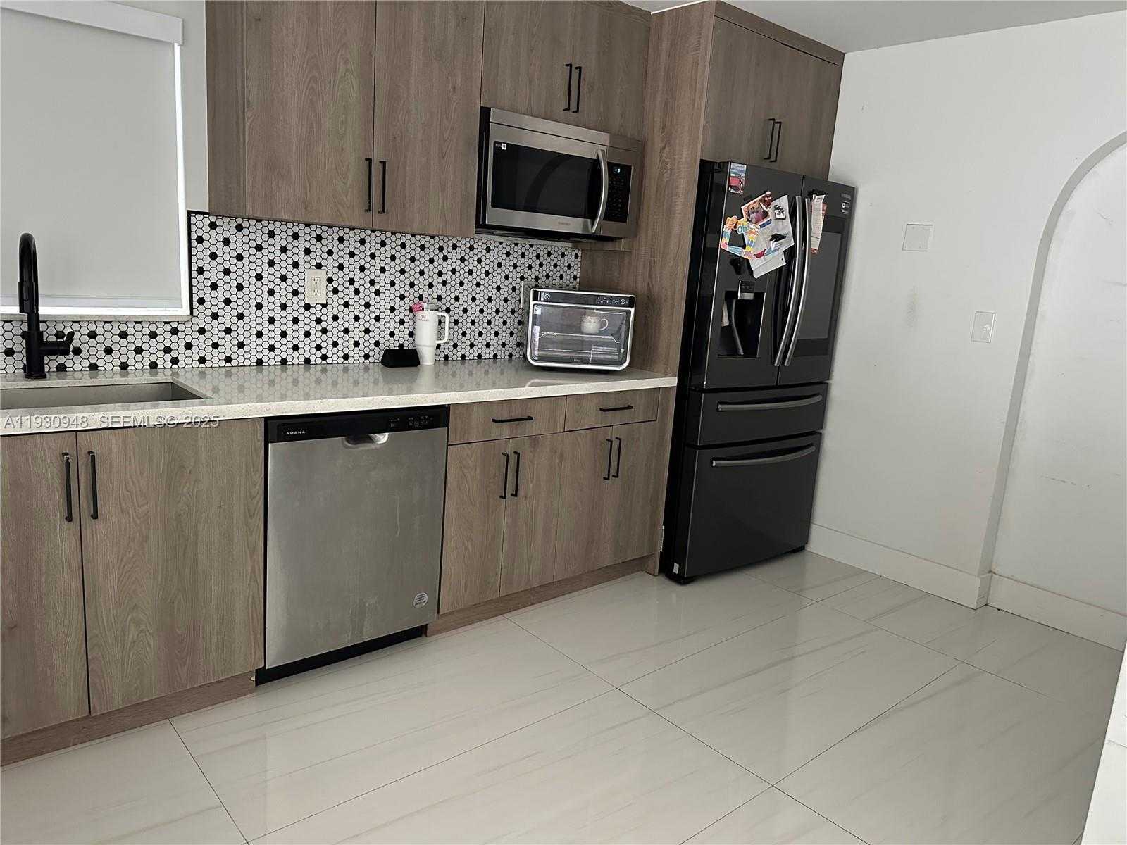 Small Image of 14830 HARDING LN, Homestead Number 3