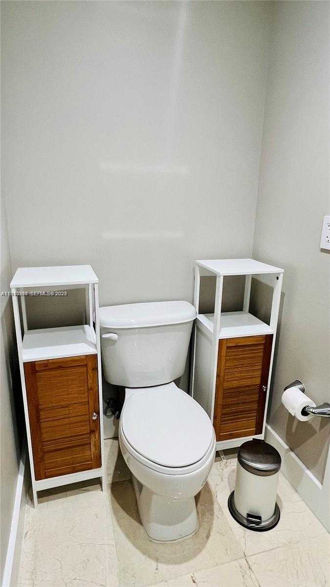 Small Image of 7900 HARBOR ISLAND DR #622, North Bay Village Number 11