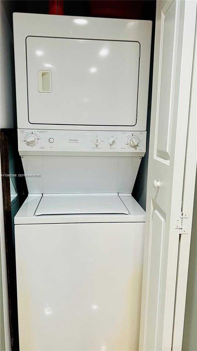 Small Image of 7900 HARBOR ISLAND DR #622, North Bay Village Number 16