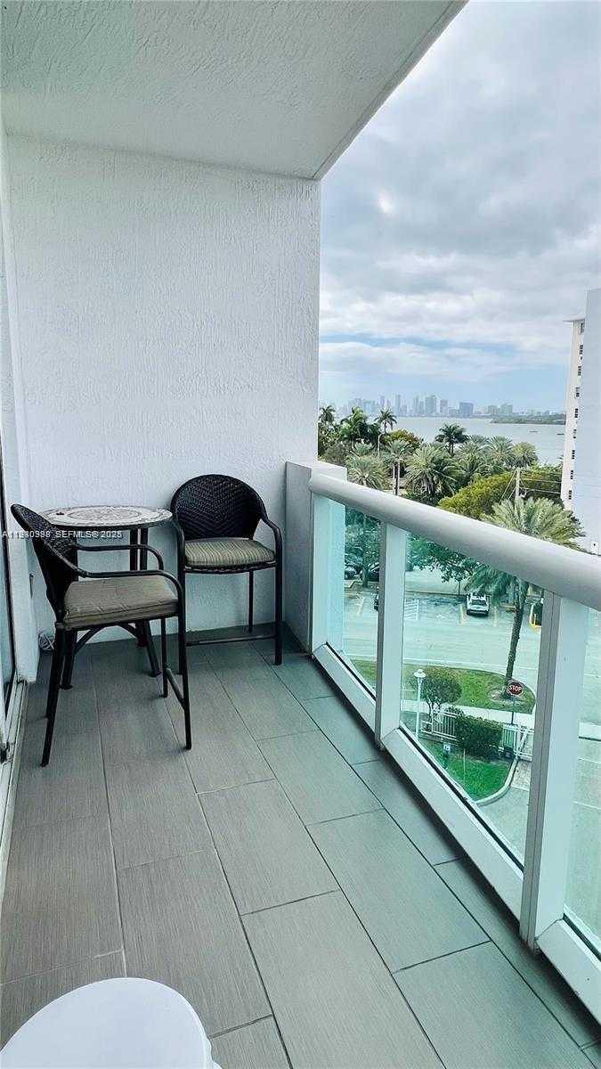 Small Image of 7900 HARBOR ISLAND DR #622, North Bay Village Number 18