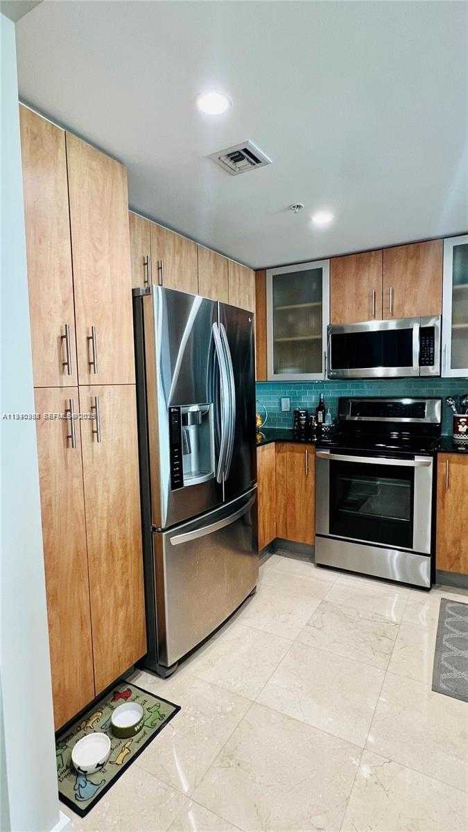 Small Image of 7900 HARBOR ISLAND DR #622, North Bay Village Number 5