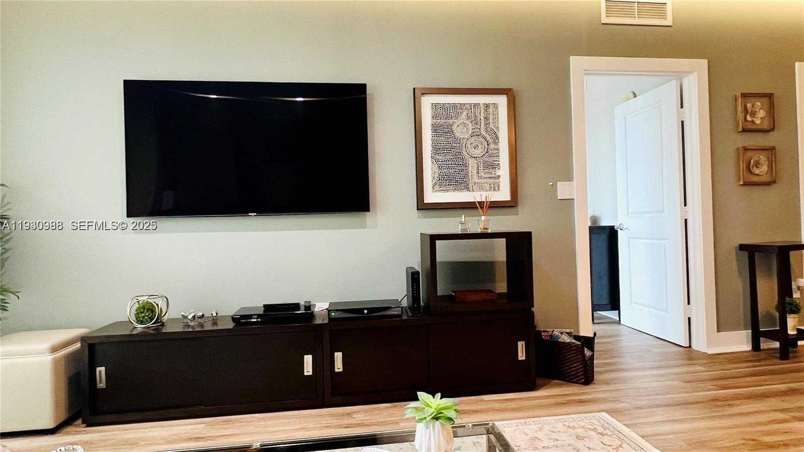 Small Image of 7900 HARBOR ISLAND DR #622, North Bay Village Number 8