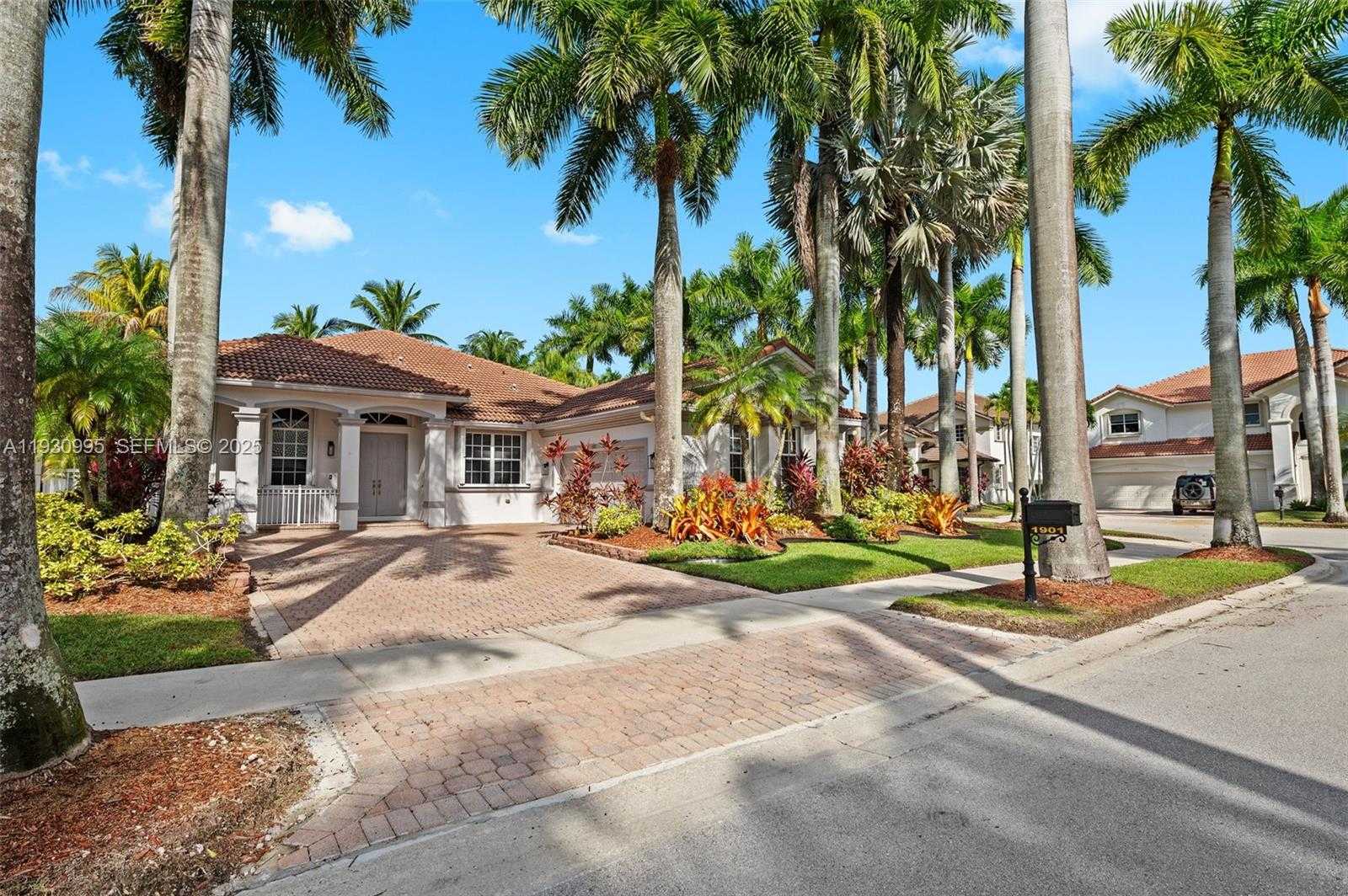 Small Image of 1901 TIMBERLINE RD, Weston Number 1