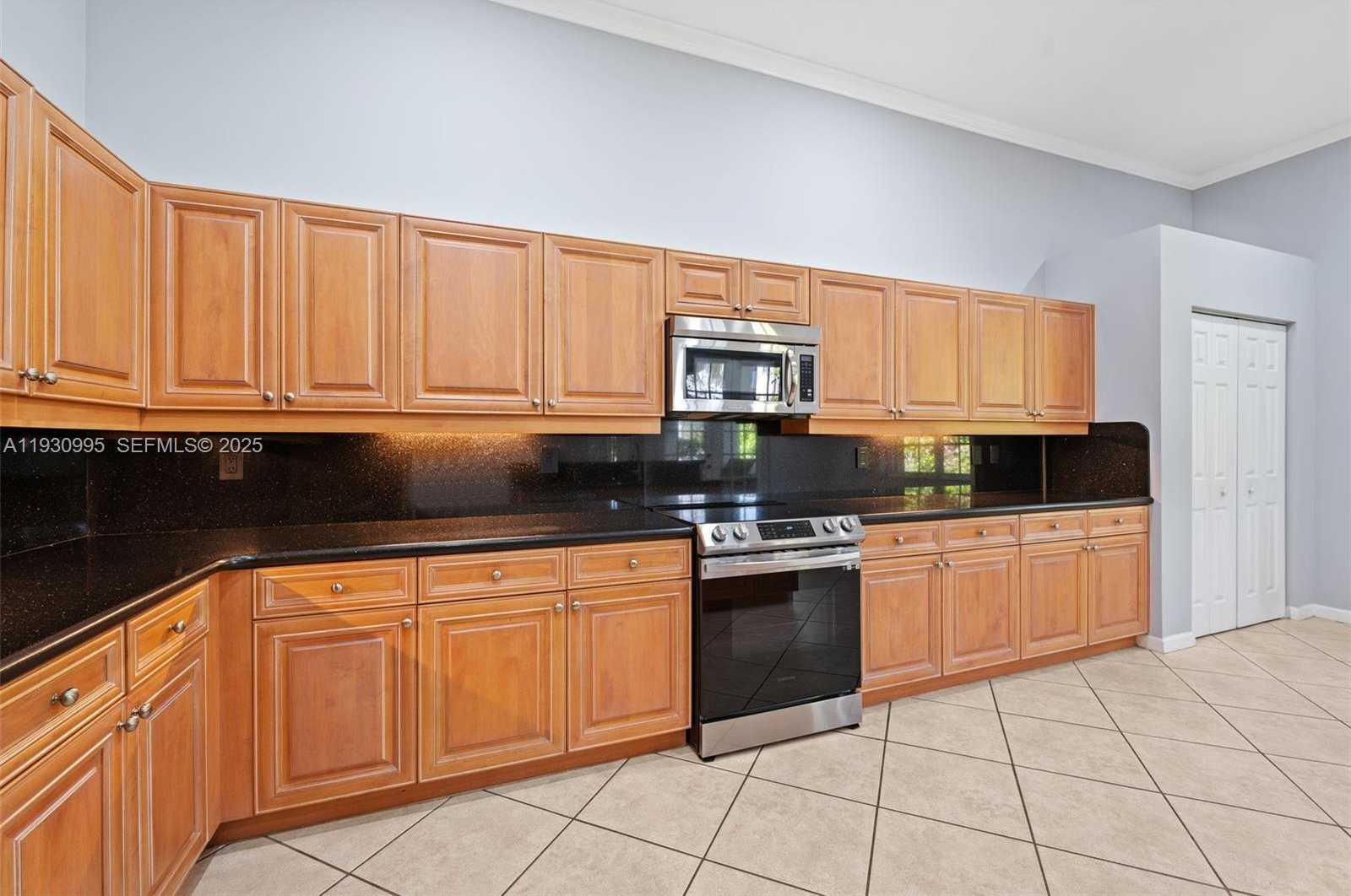 Small Image of 1901 TIMBERLINE RD, Weston Number 12