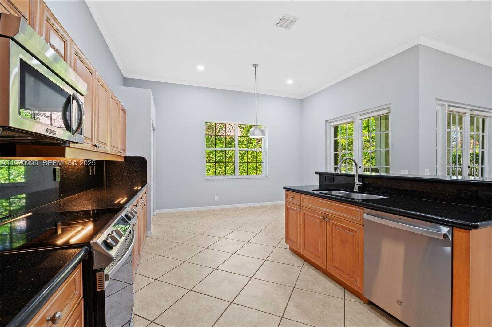 Small Image of 1901 TIMBERLINE RD, Weston Number 13