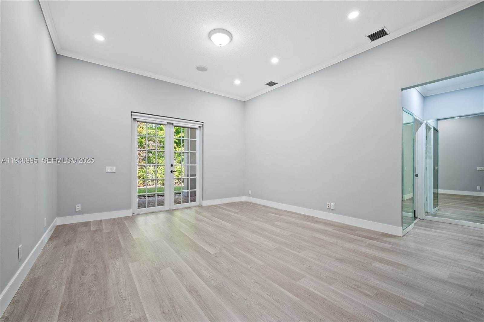 Small Image of 1901 TIMBERLINE RD, Weston Number 14