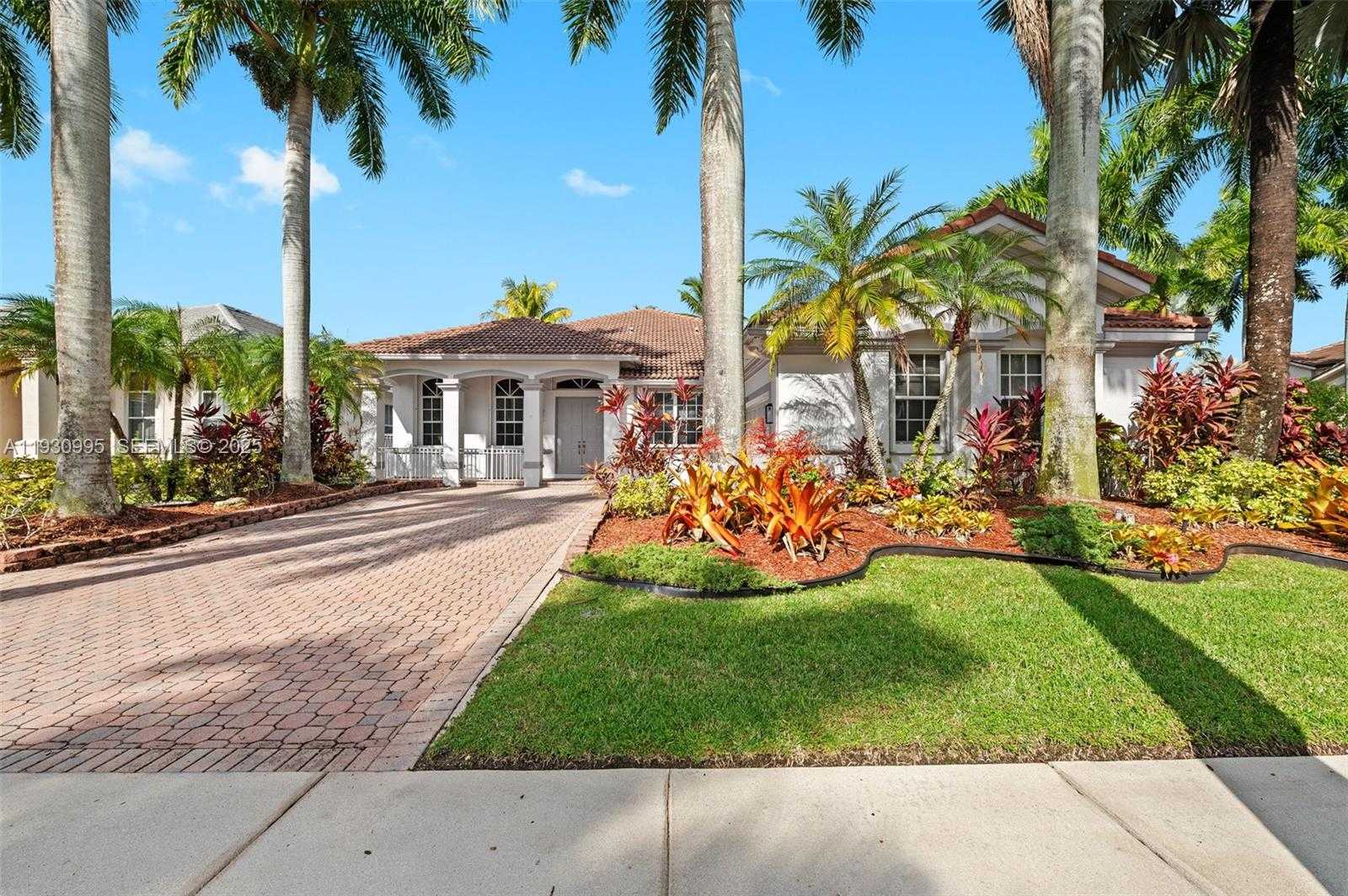 Small Image of 1901 TIMBERLINE RD, Weston Number 2