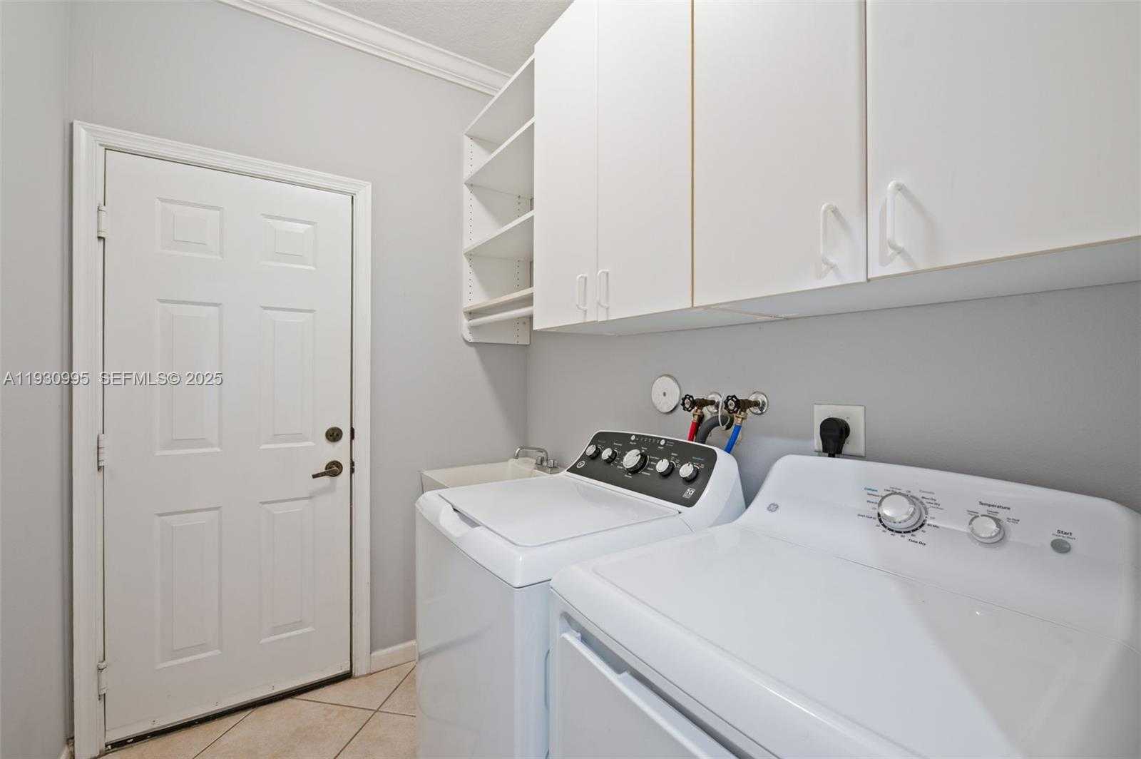 Small Image of 1901 TIMBERLINE RD, Weston Number 23