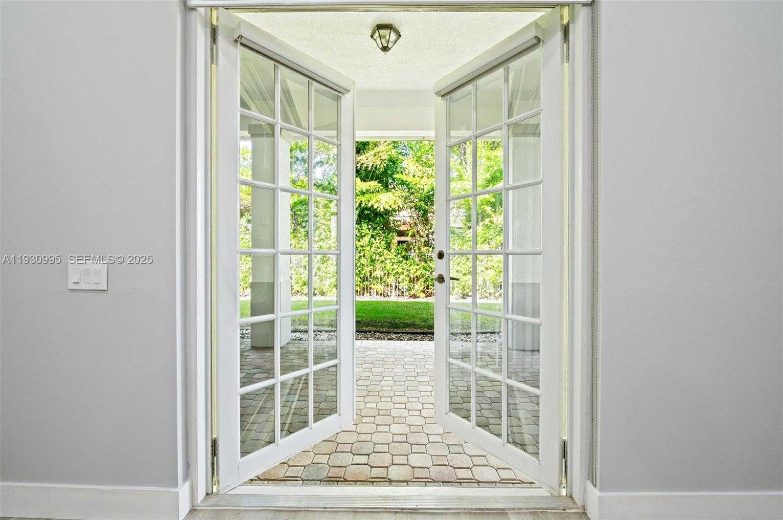 Small Image of 1901 TIMBERLINE RD, Weston Number 25