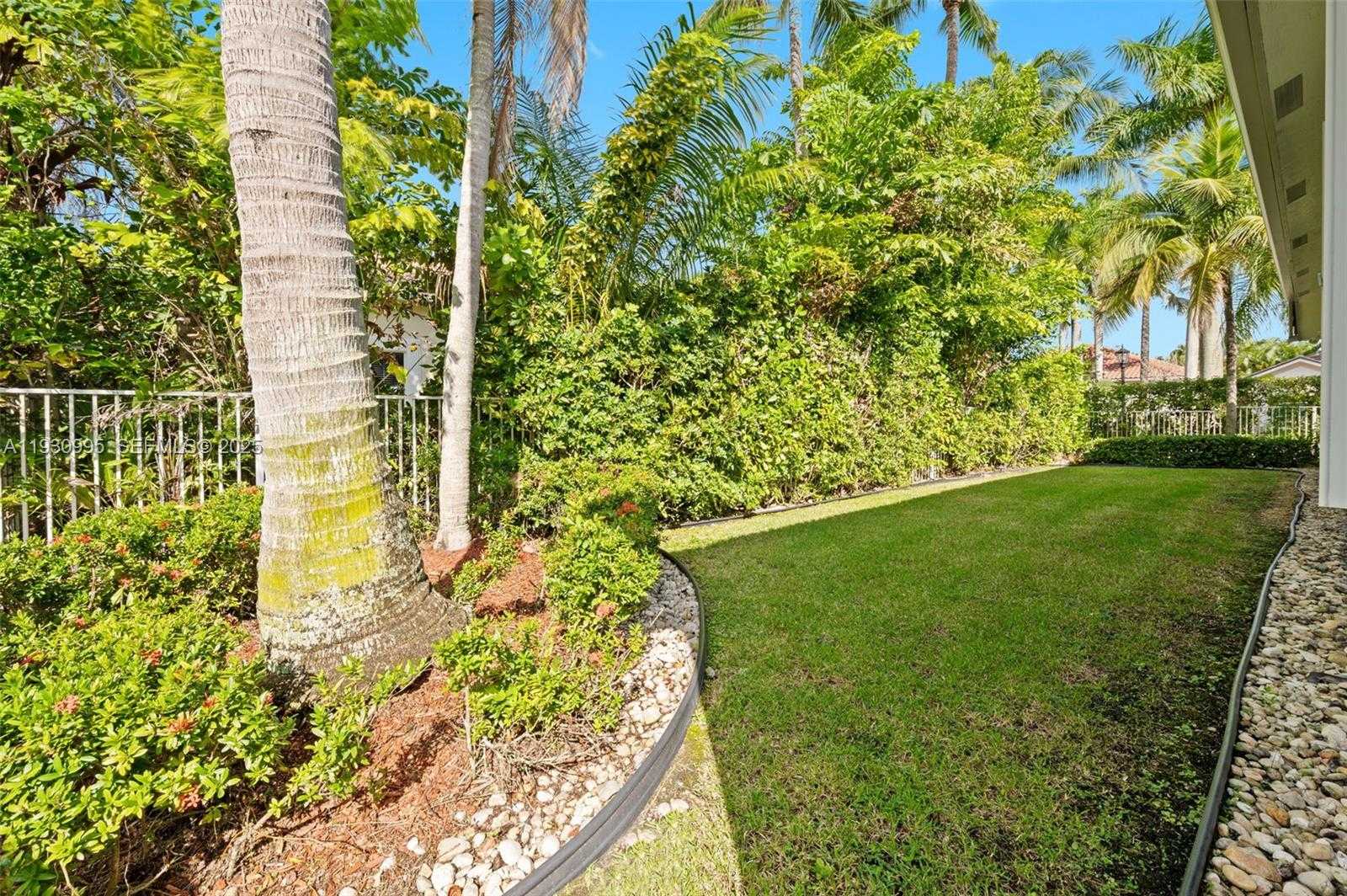 Small Image of 1901 TIMBERLINE RD, Weston Number 30