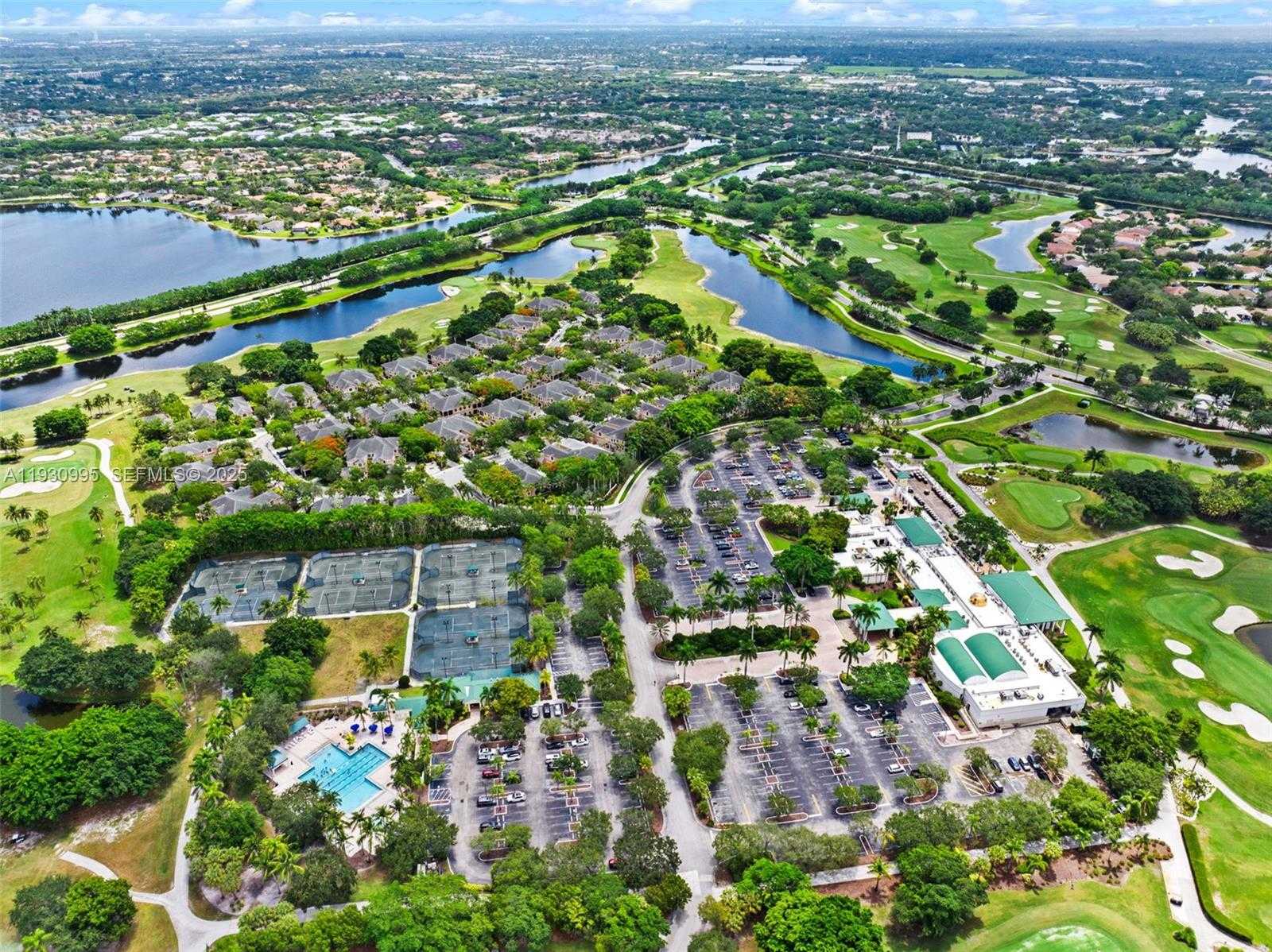 Small Image of 1901 TIMBERLINE RD, Weston Number 34