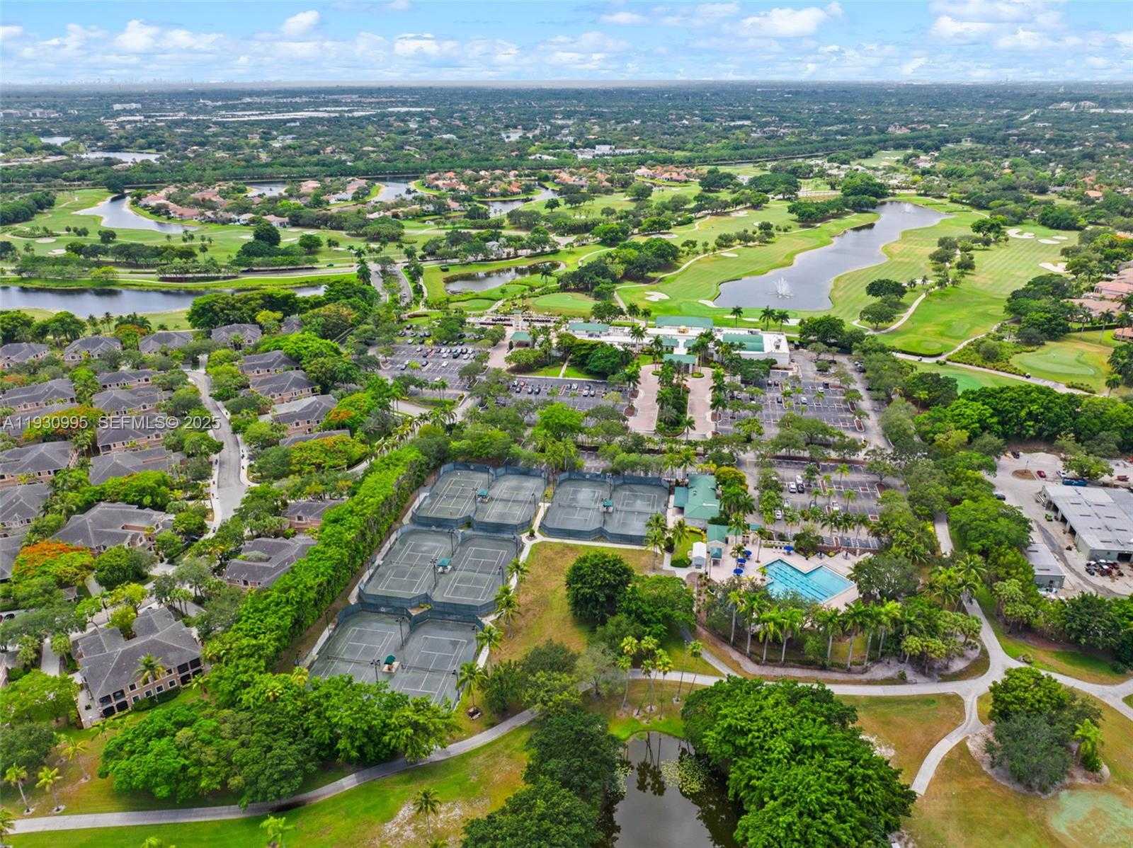 Small Image of 1901 TIMBERLINE RD, Weston Number 36