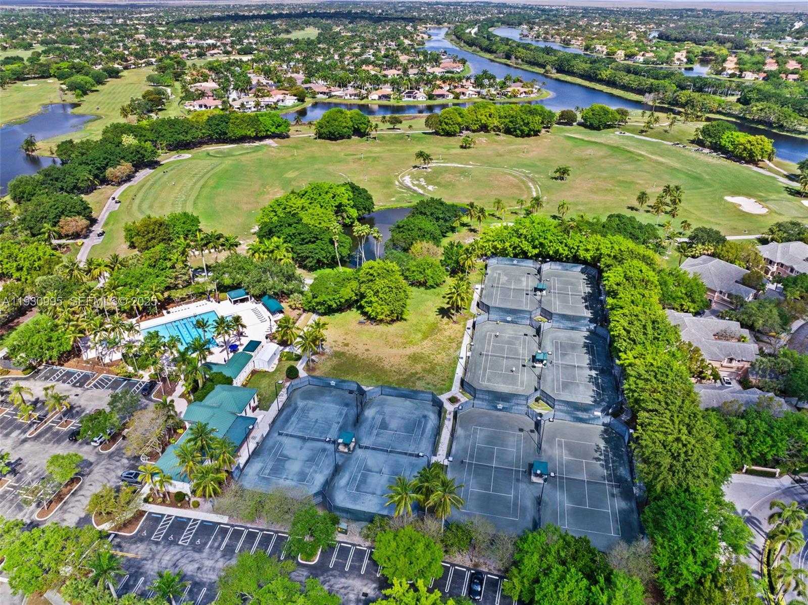 Small Image of 1901 TIMBERLINE RD, Weston Number 37