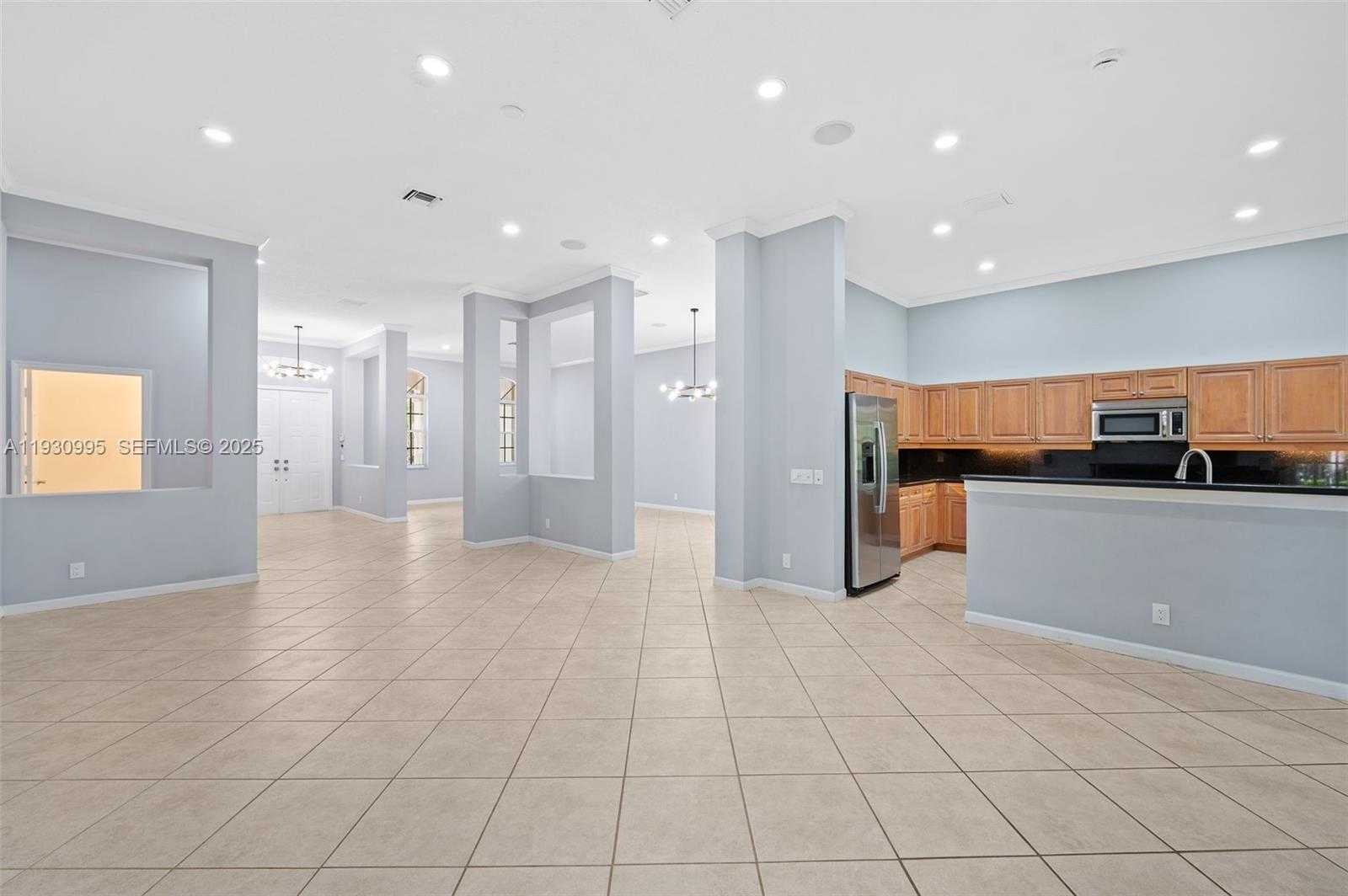 Small Image of 1901 TIMBERLINE RD, Weston Number 7