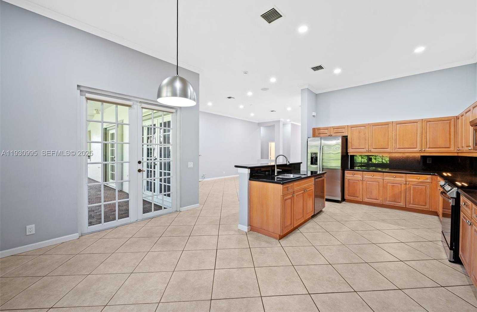 Small Image of 1901 TIMBERLINE RD, Weston Number 9