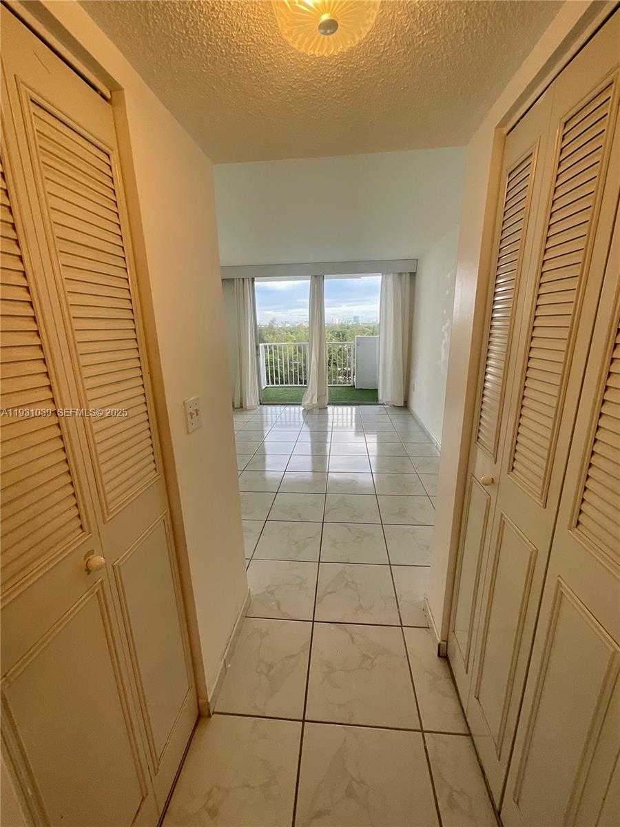 Small Image of 1200 NORTH EAST MIAMI GARDENS DR #1011W, Miami Number 13