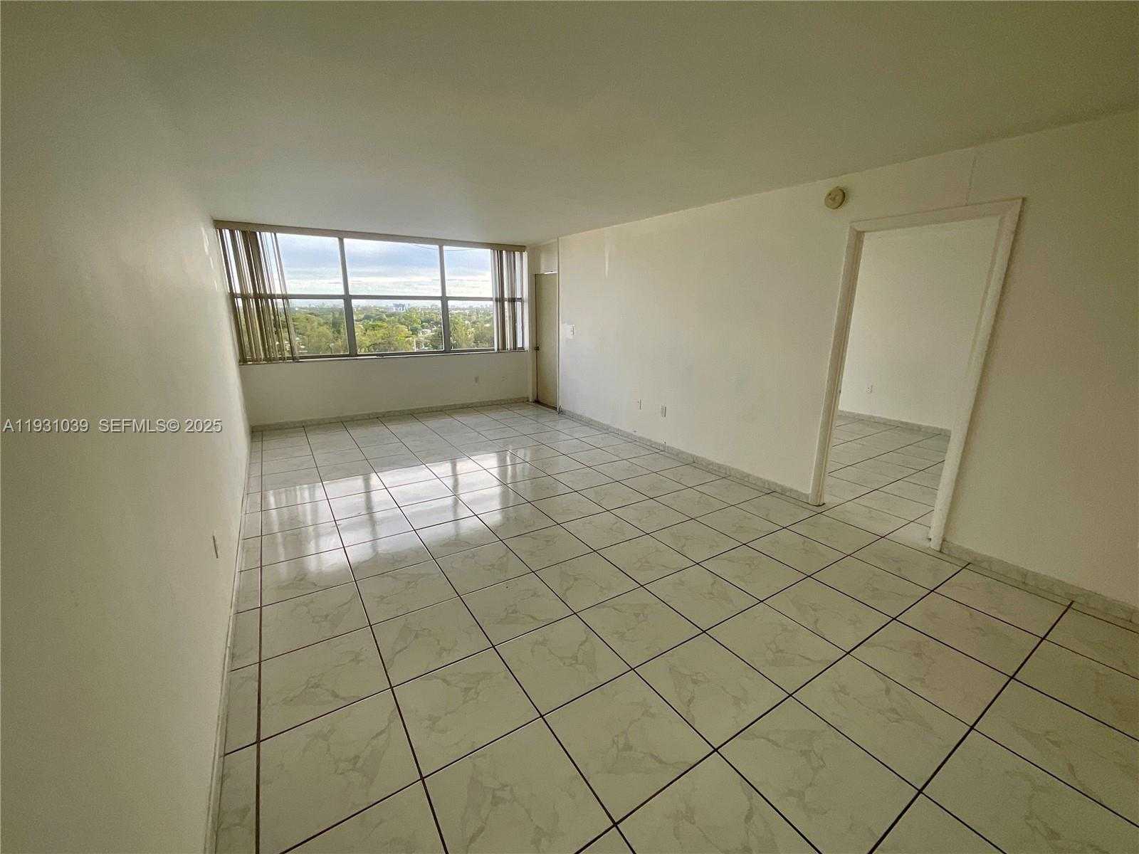 Small Image of 1200 NORTH EAST MIAMI GARDENS DR #1011W, Miami Number 3