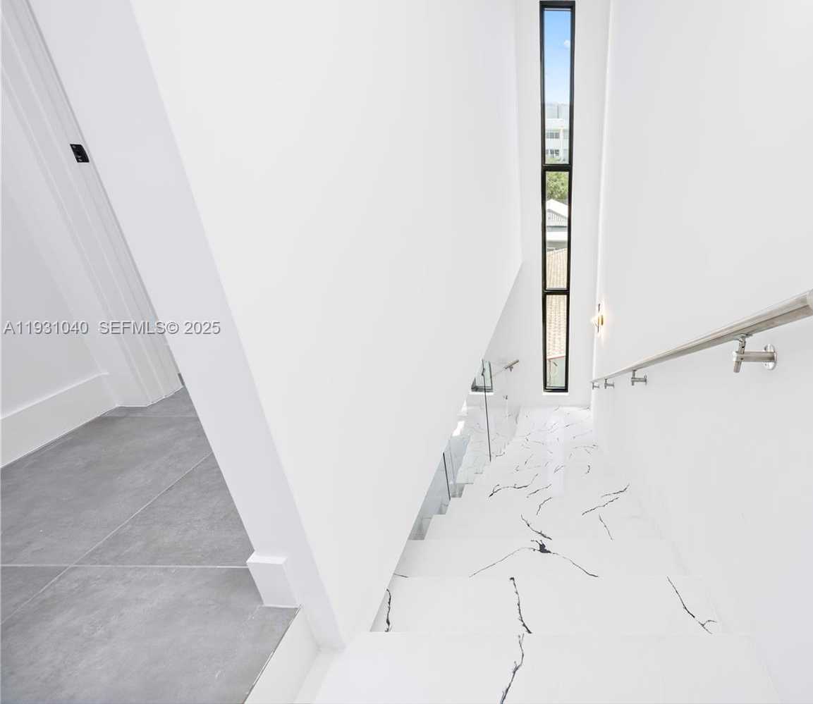 Small Image of 526 SOUTH WEST 2ND ST #1, Miami Number 23