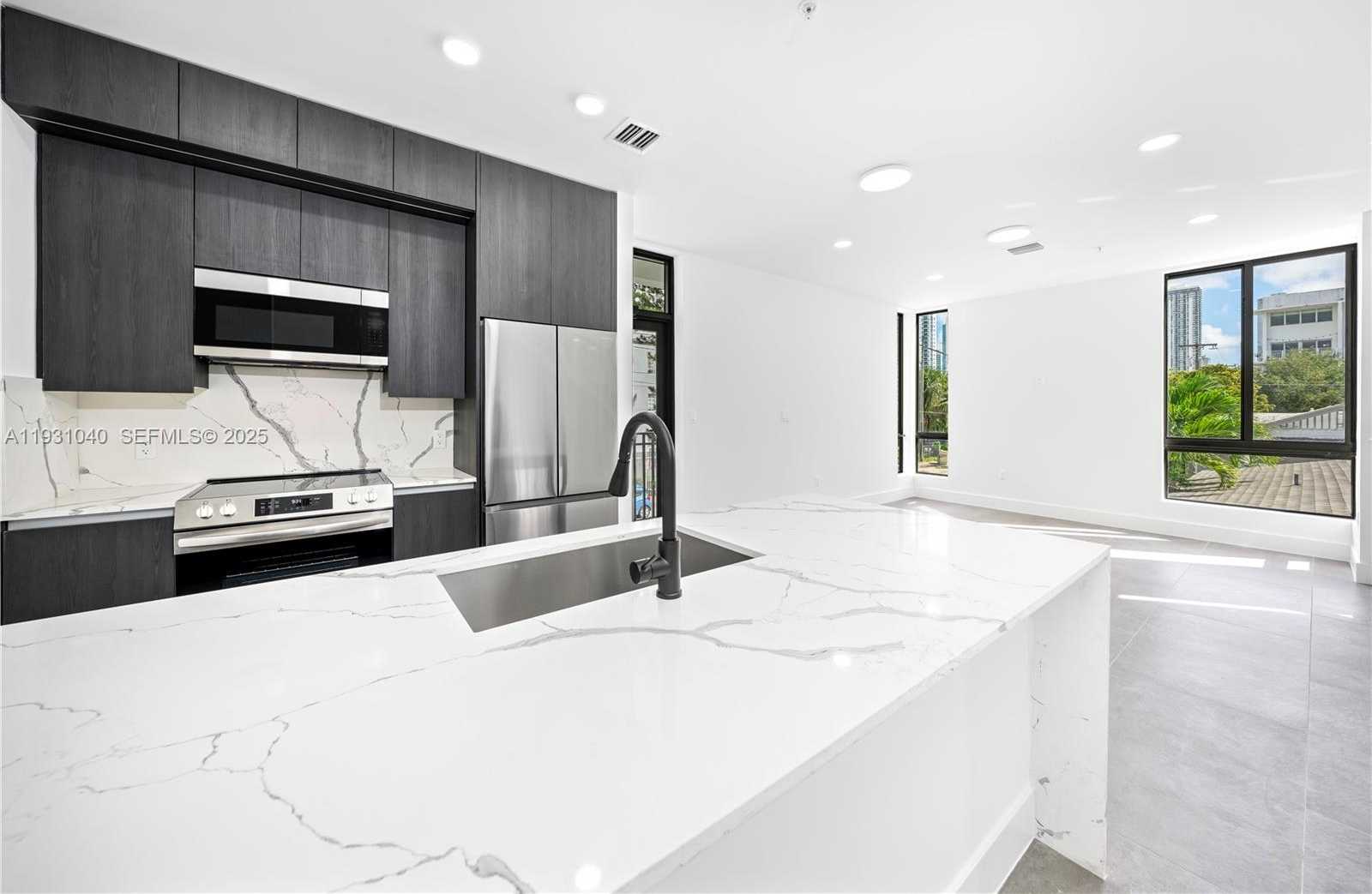 Small Image of 526 SOUTH WEST 2ND ST #1, Miami Number 4