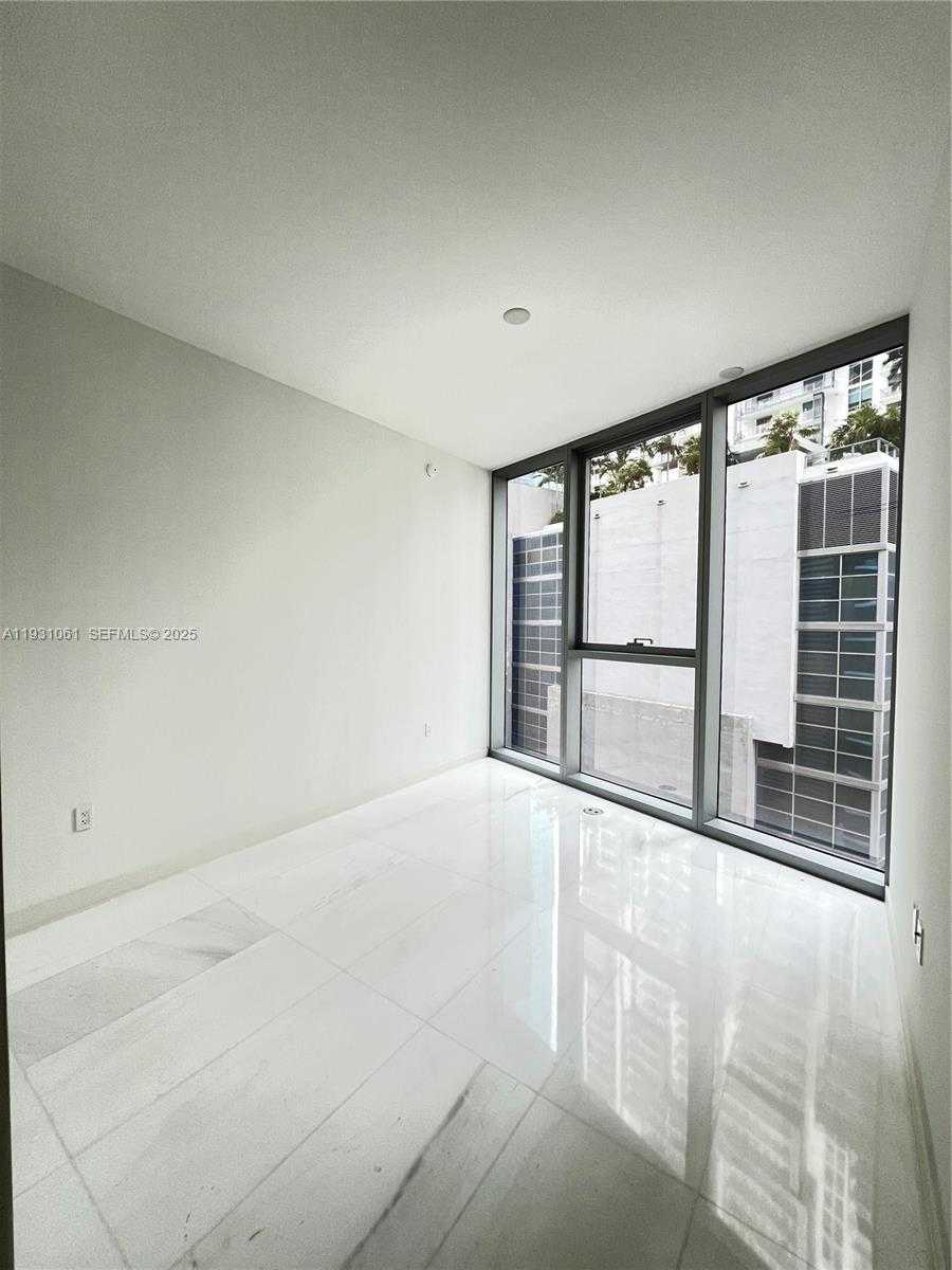 Small Image of 300 BISCAYNE BLVD WAY #806E, Miami Number 14