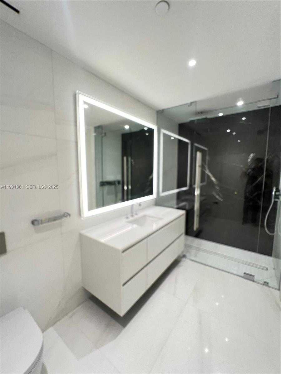 Small Image of 300 BISCAYNE BLVD WAY #806E, Miami Number 15