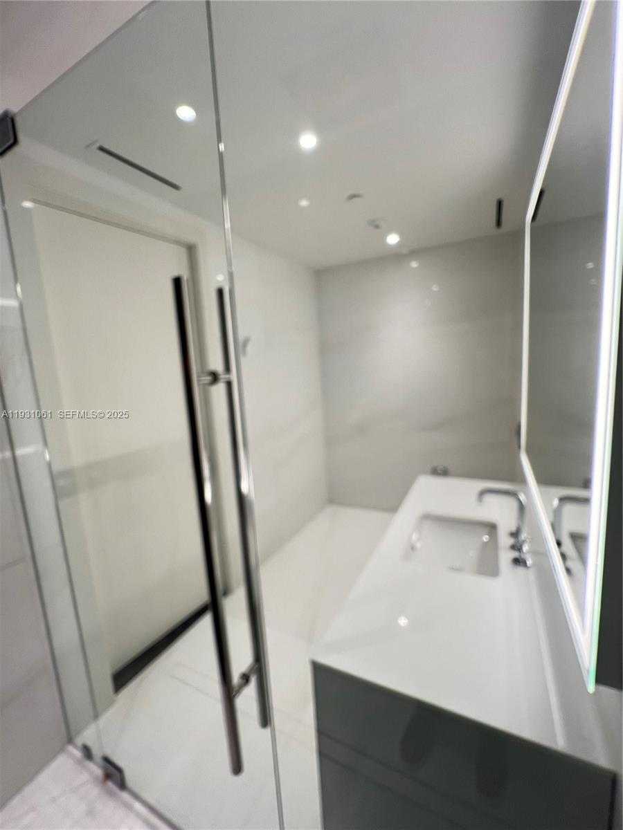 Small Image of 300 BISCAYNE BLVD WAY #806E, Miami Number 16