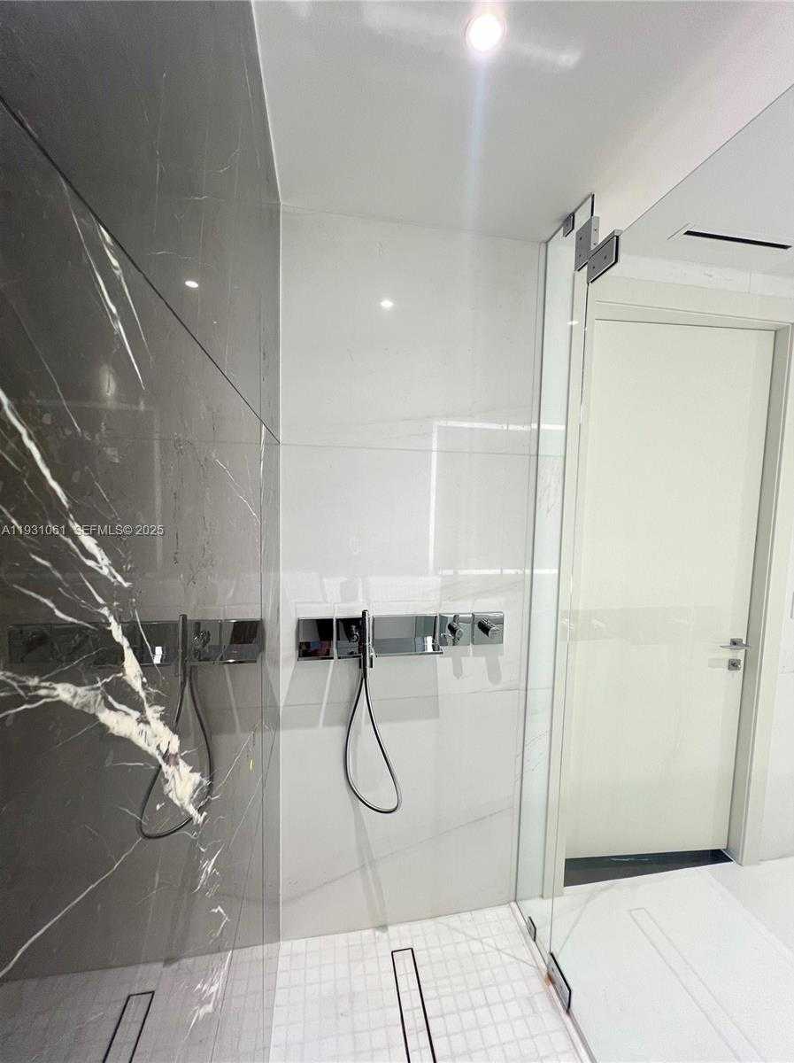 Small Image of 300 BISCAYNE BLVD WAY #806E, Miami Number 17