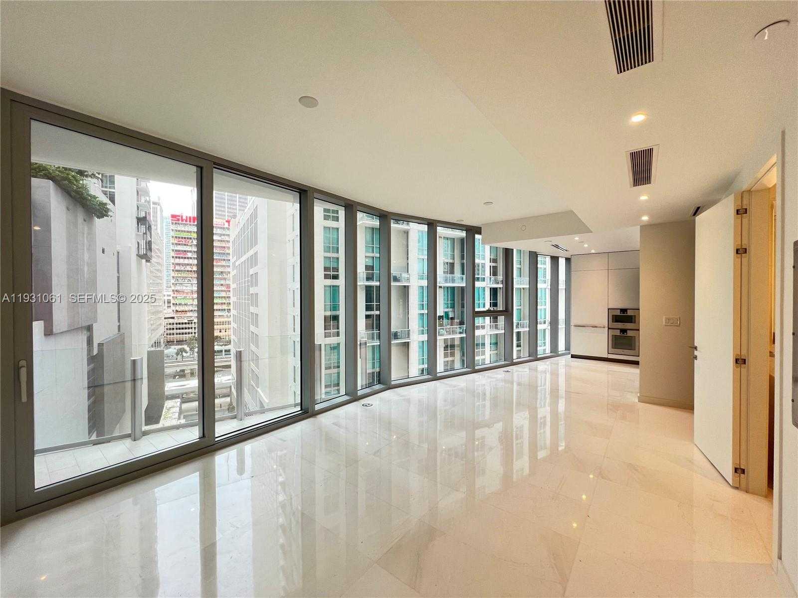 Small Image of 300 BISCAYNE BLVD WAY #806E, Miami Number 2