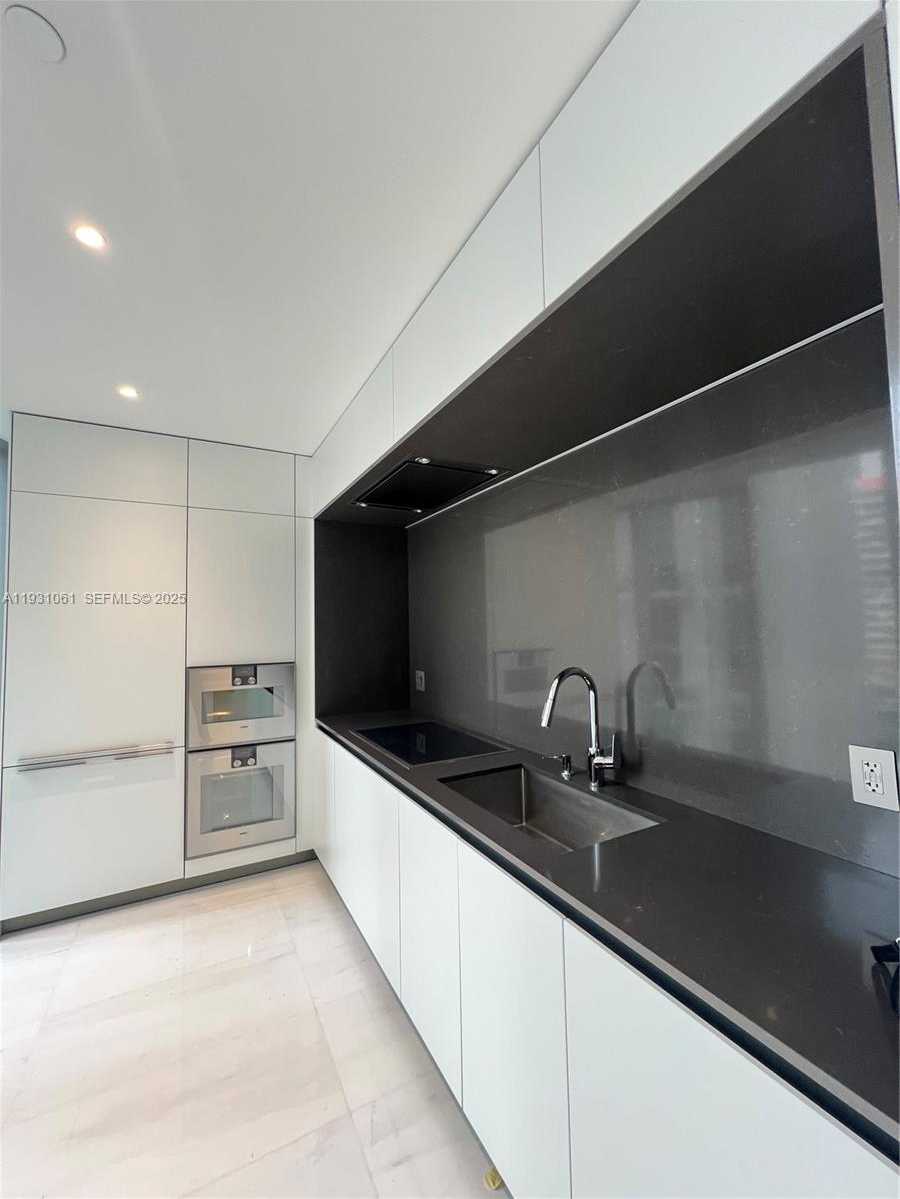 Small Image of 300 BISCAYNE BLVD WAY #806E, Miami Number 3