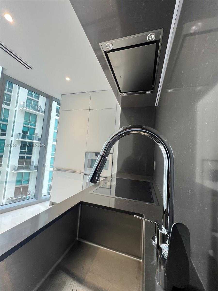 Small Image of 300 BISCAYNE BLVD WAY #806E, Miami Number 7