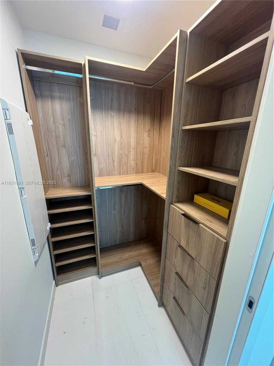 Small Image of 300 BISCAYNE BLVD WAY #806E, Miami Number 8