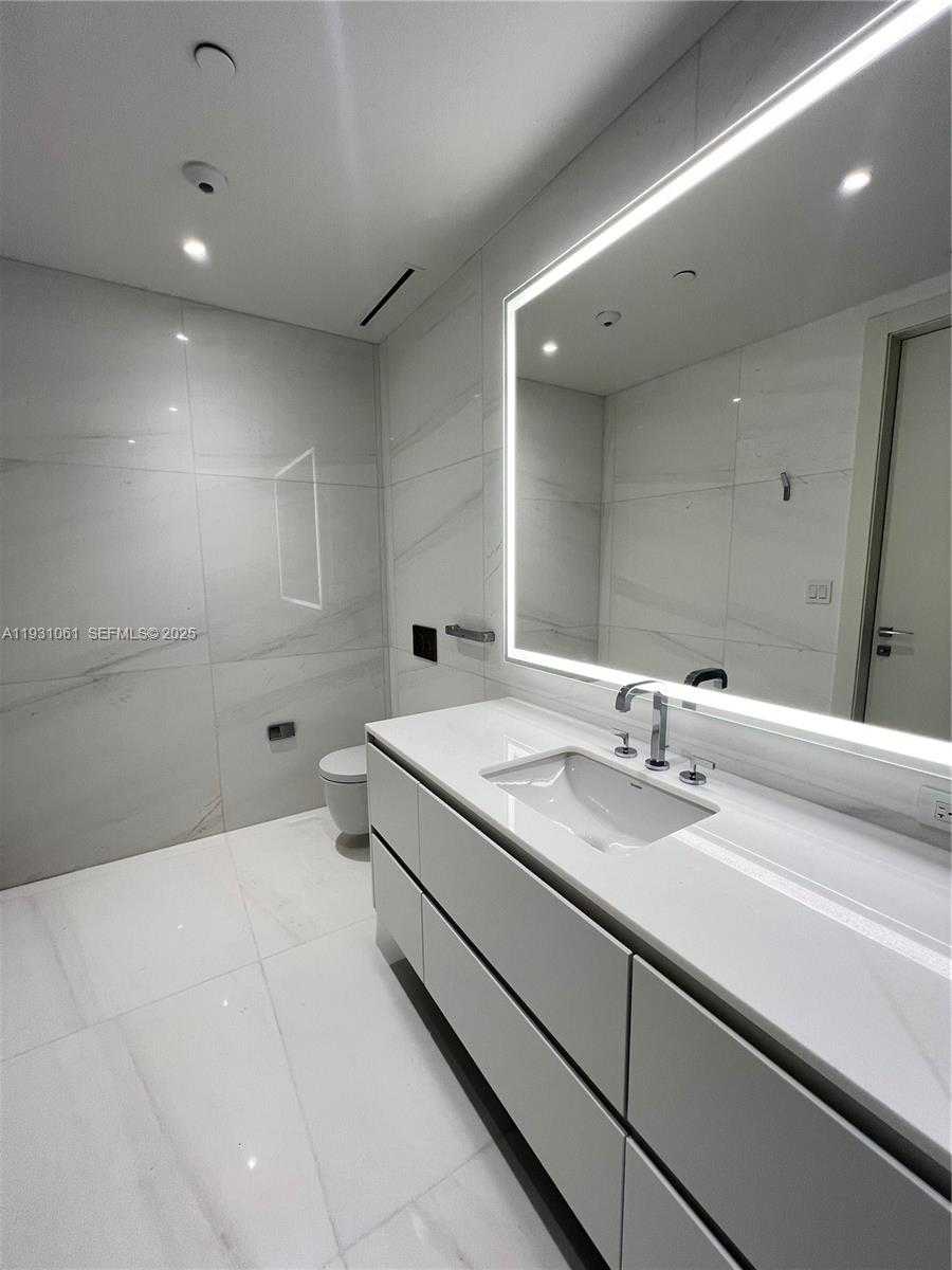 Small Image of 300 BISCAYNE BLVD WAY #806E, Miami Number 9