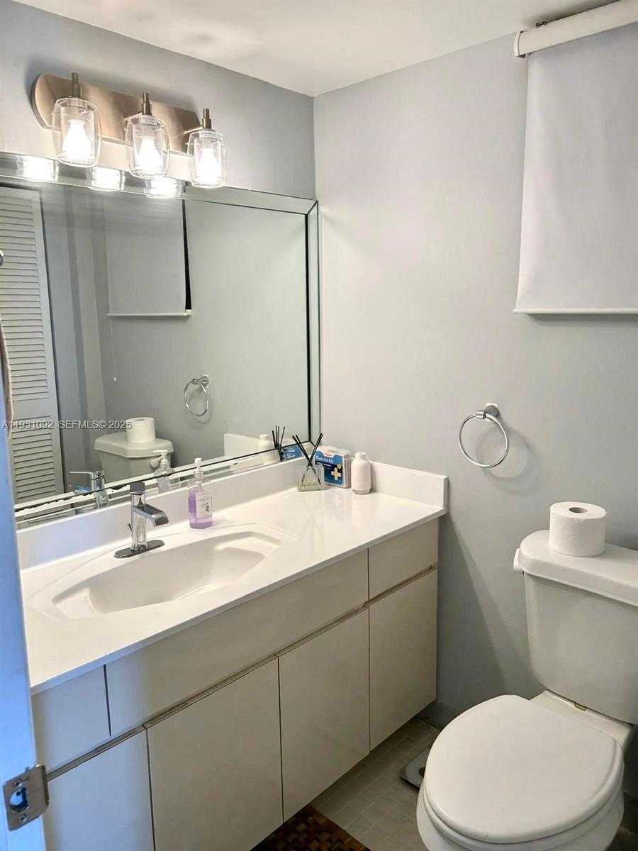 Small Image of 750 NORTH OCEAN BLVD #1106, Pompano Beach Number 9