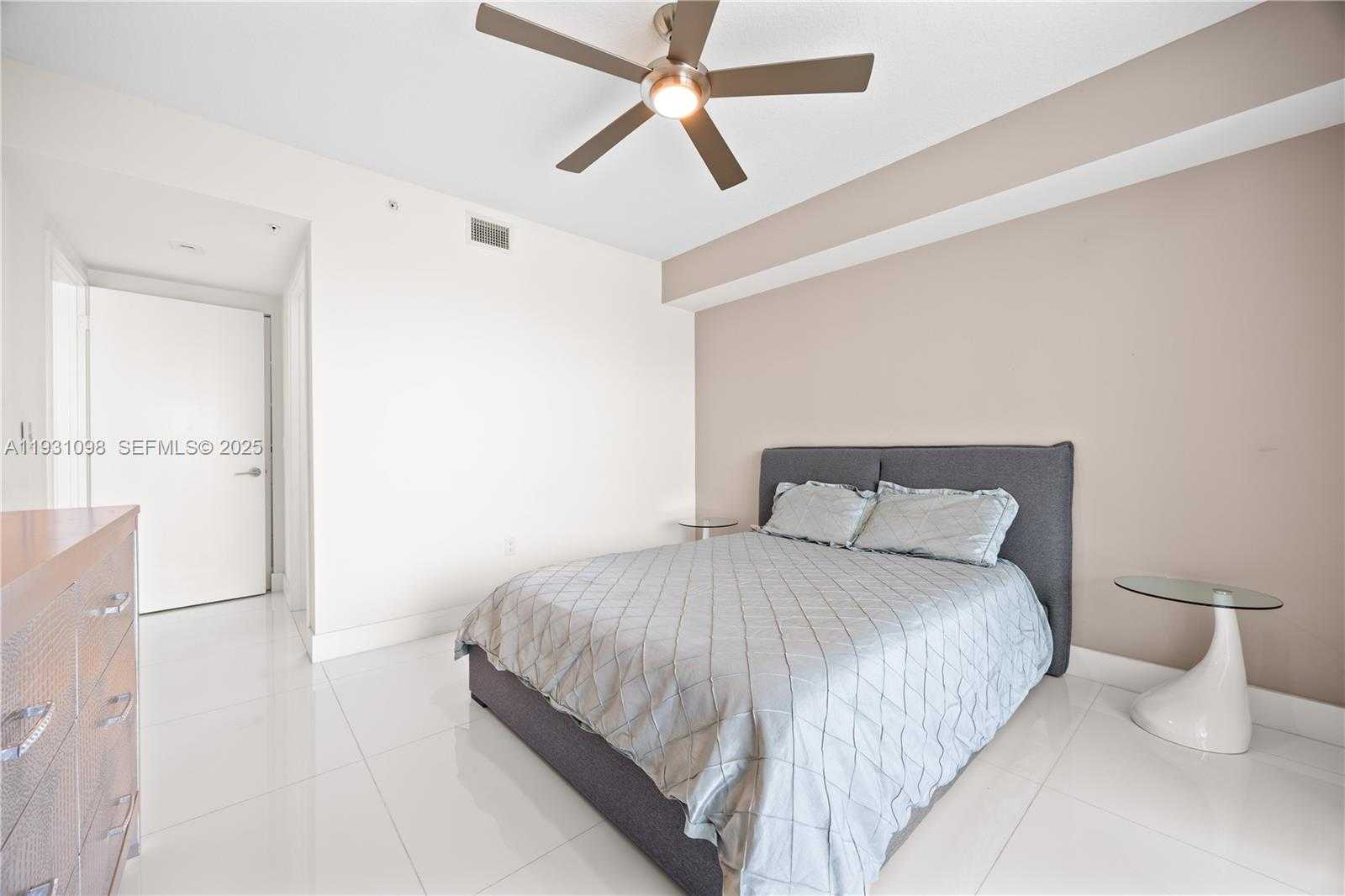 Small Image of Sunny Isles Beach Number 17