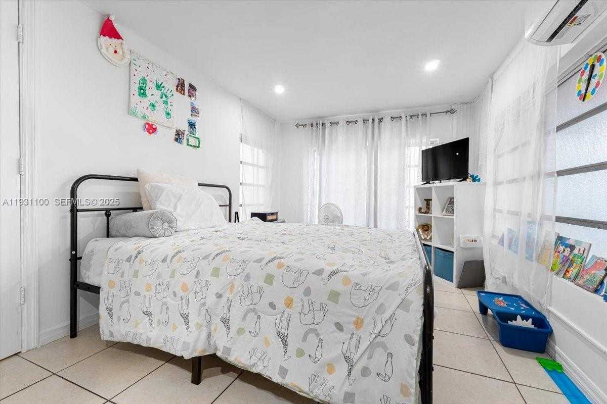 Small Image of 317 WEST 36TH ST #317, Hialeah Number 15