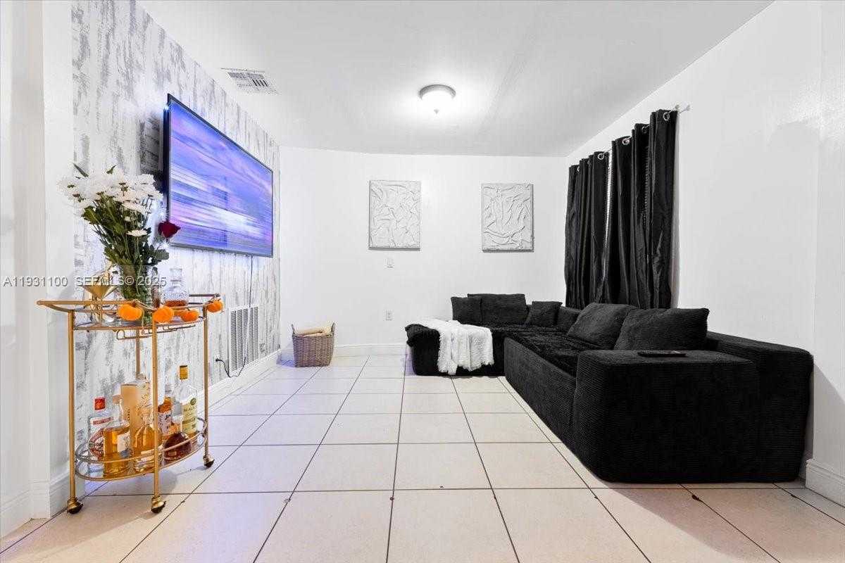 Small Image of 317 WEST 36TH ST #317, Hialeah Number 20