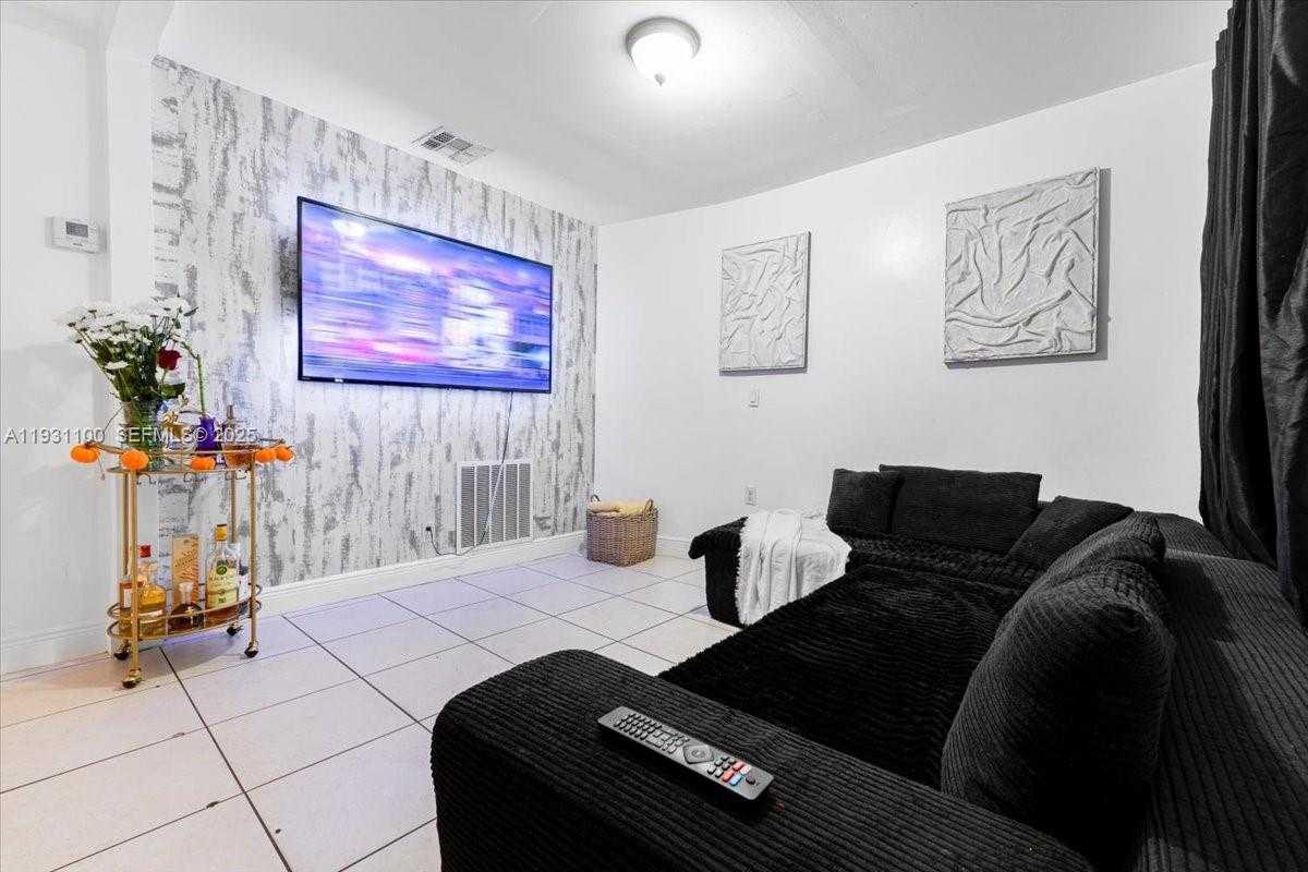 Small Image of 317 WEST 36TH ST #317, Hialeah Number 21