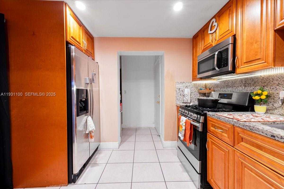 Small Image of 317 WEST 36TH ST #317, Hialeah Number 5