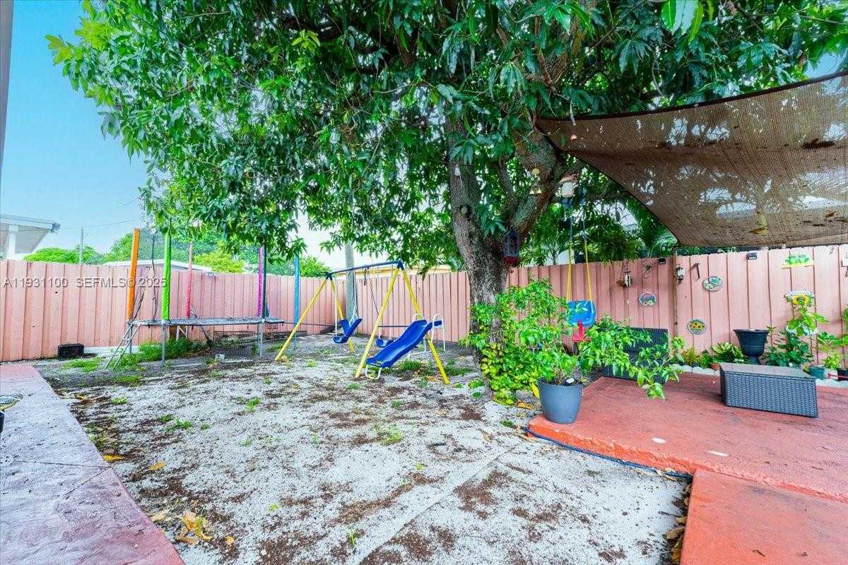 Small Image of 317 WEST 36TH ST #317, Hialeah Number 7