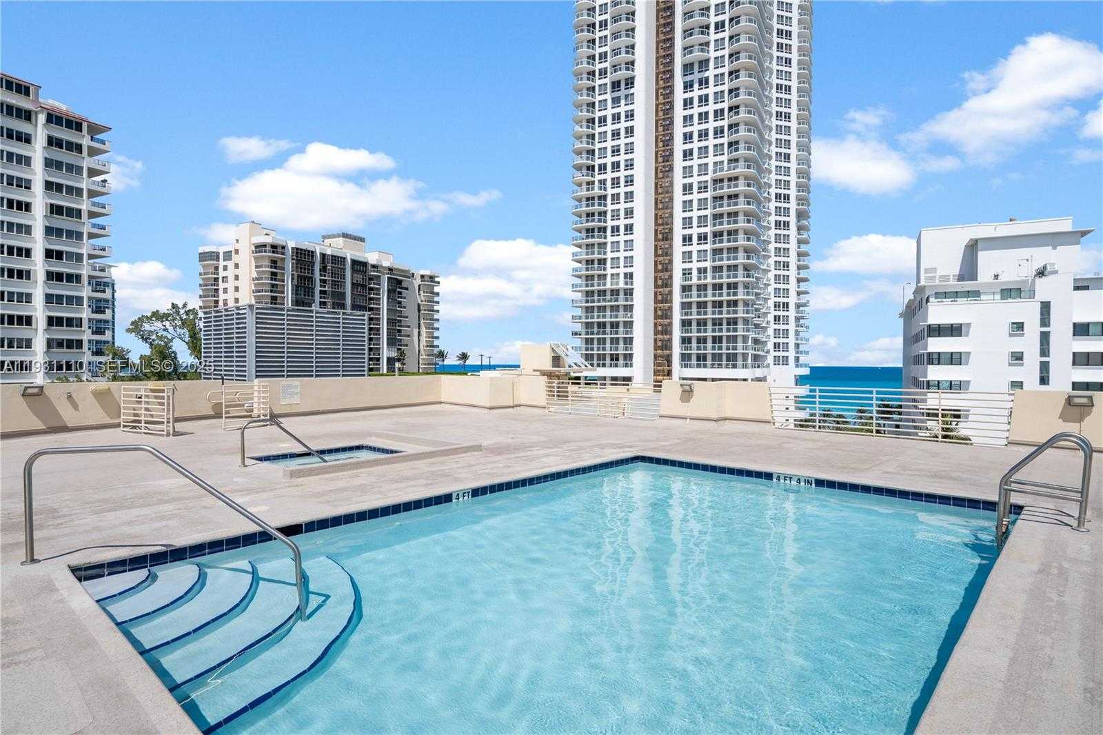 Small Image of 6362 COLLINS AVE #517, Miami Beach Number 4
