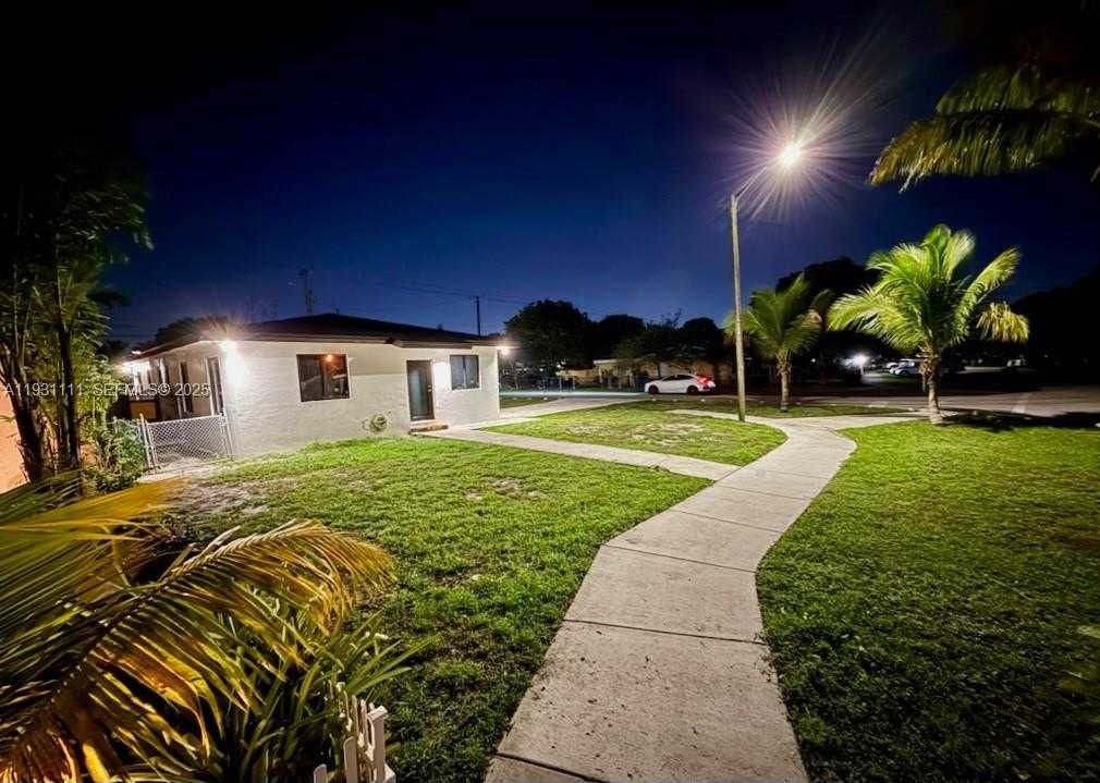 Small Image of 800 JANN AVE, Opa-Locka Number 27
