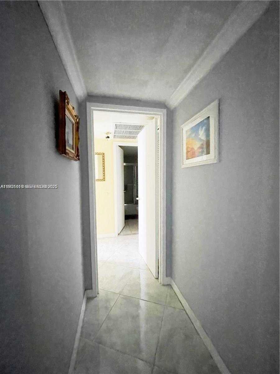 Small Image of 3180 SOUTH OCEAN DR #204, Hallandale Beach Number 6