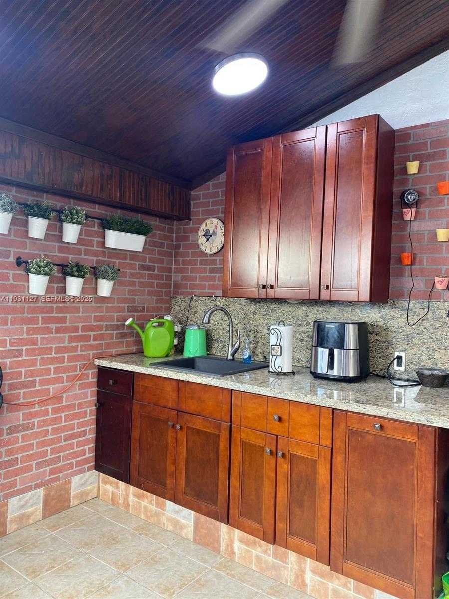 Small Image of 7145 WEST 31ST AVE, Hialeah Number 29