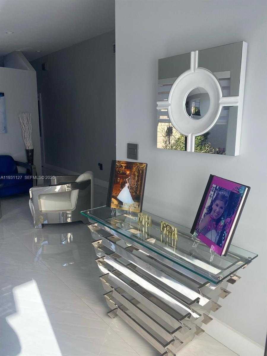 Small Image of 7145 WEST 31ST AVE, Hialeah Number 3