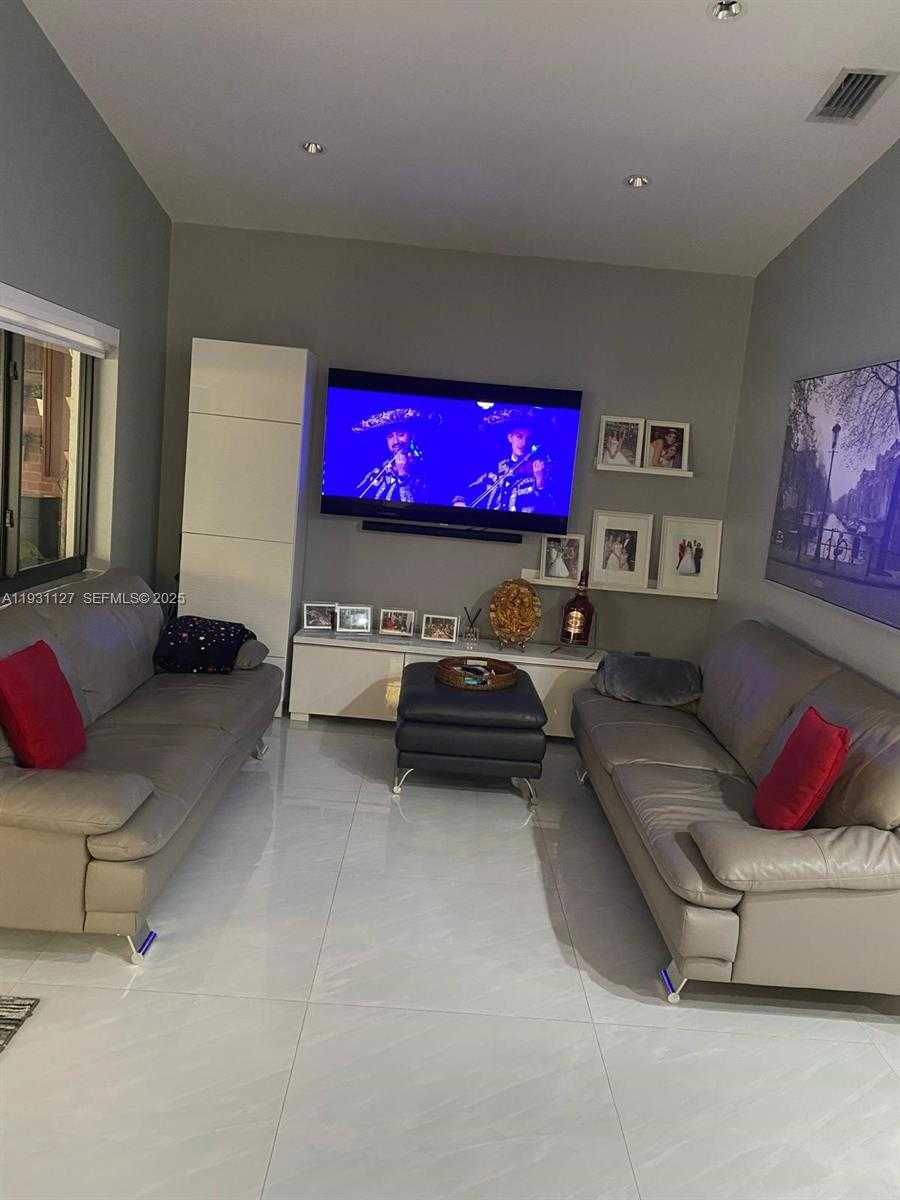 Small Image of 7145 WEST 31ST AVE, Hialeah Number 6