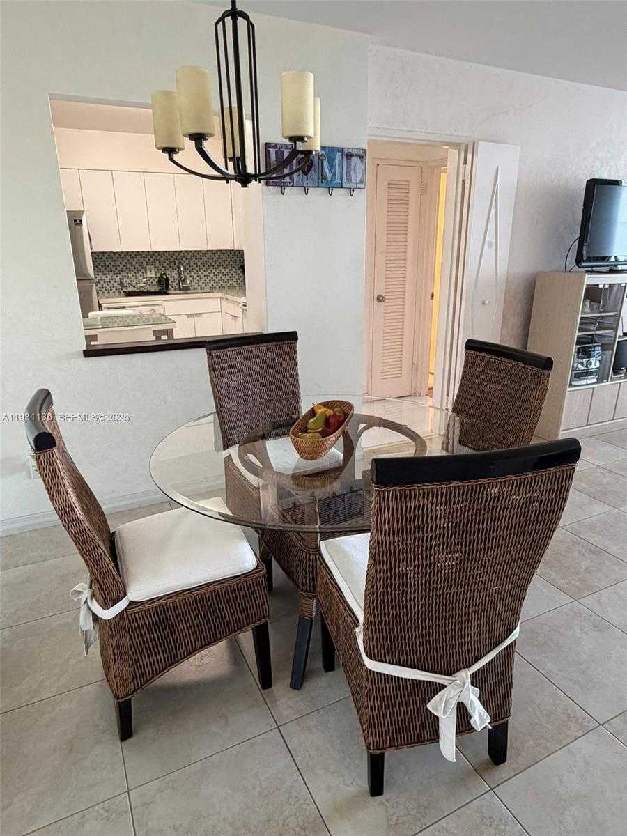 Small Image of 5151 COLLINS AVE #921, Miami Beach Number 2