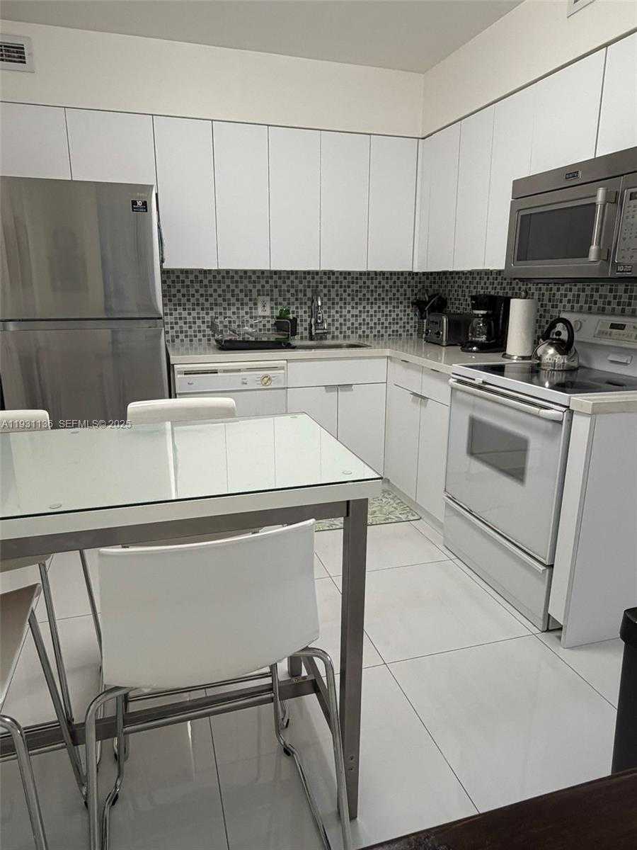 Small Image of 5151 COLLINS AVE #921, Miami Beach Number 9